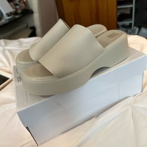 Gray platform sandals. Size 7